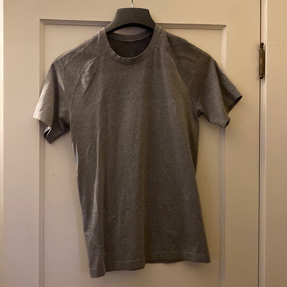 Lululemon t-shirt